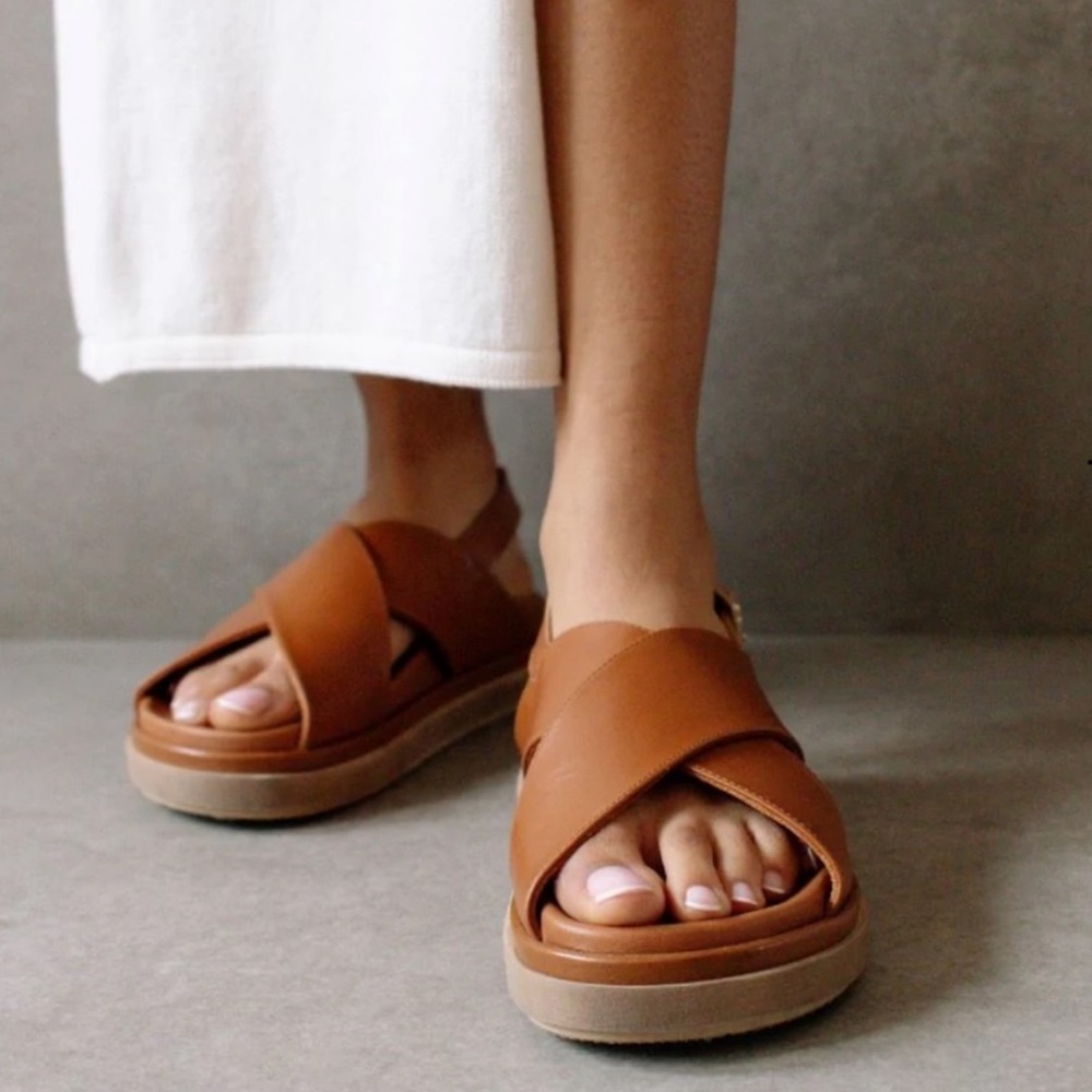 Alohas marshmallow tan sandals